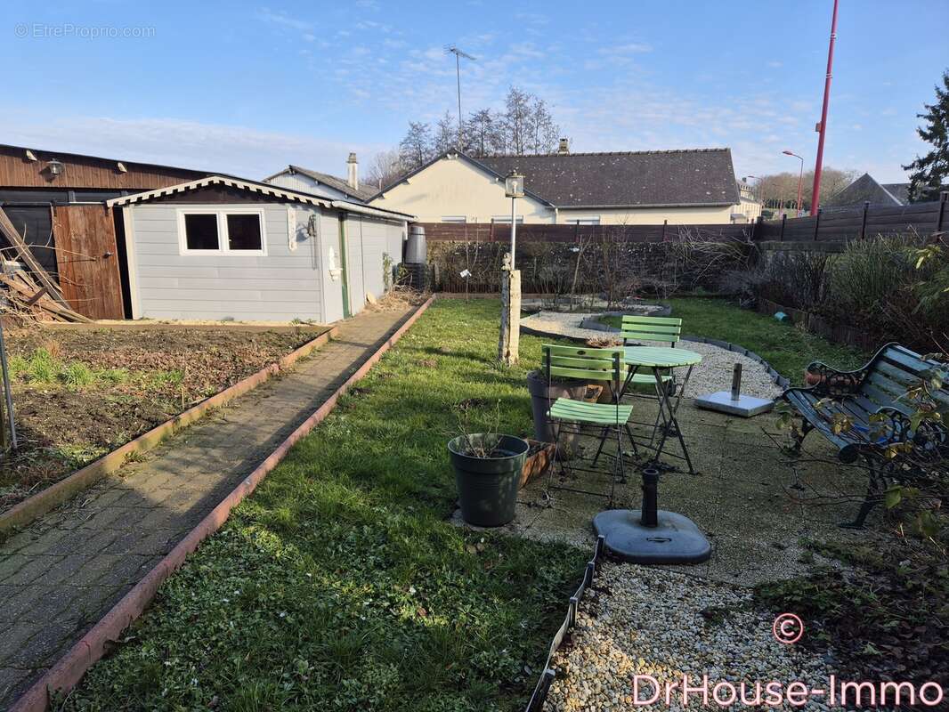 Maison à AMBRIERES-LES-VALLEES