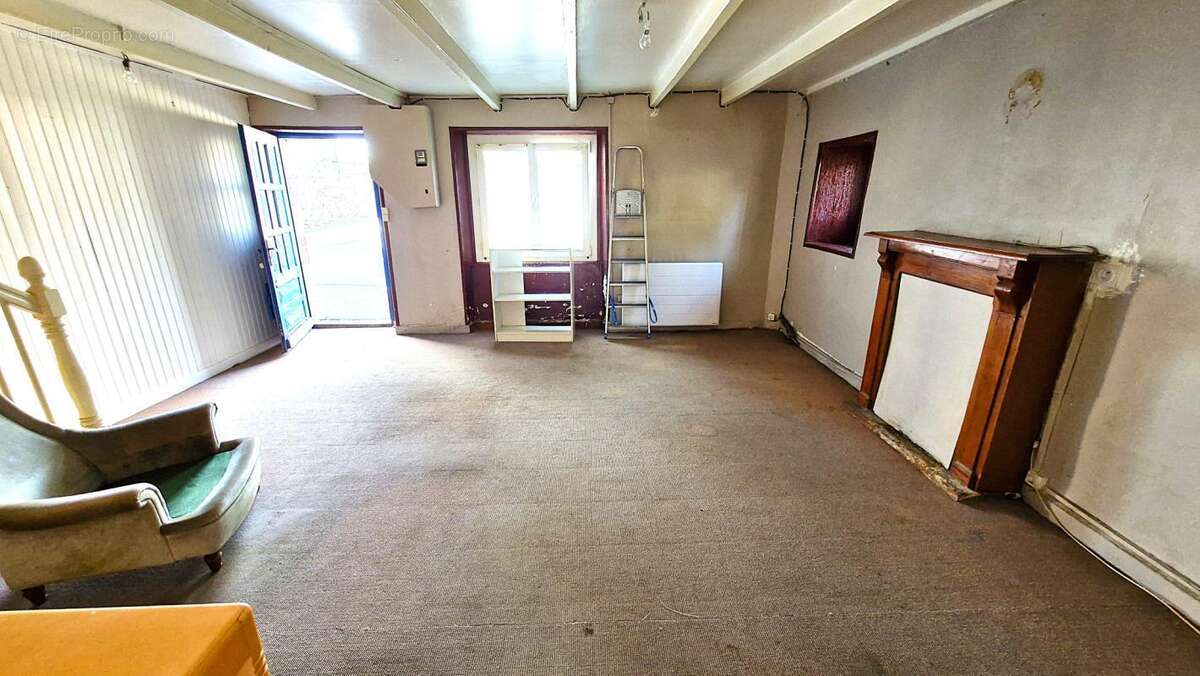 Maison de bourg en pierre avec jardin intime et stationnemen - photo 3
