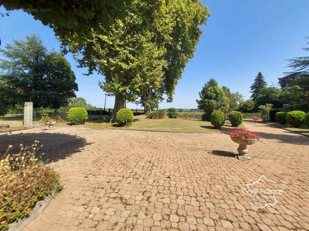 Maison à LAMOTHE-LANDERRON