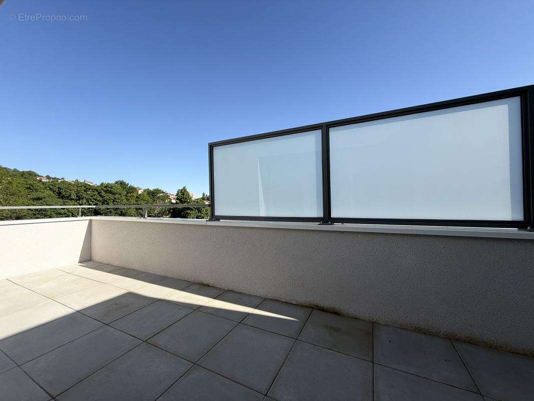Appartement trois pièces récent au dernier étage + garage  et place de stationnement - photo 5