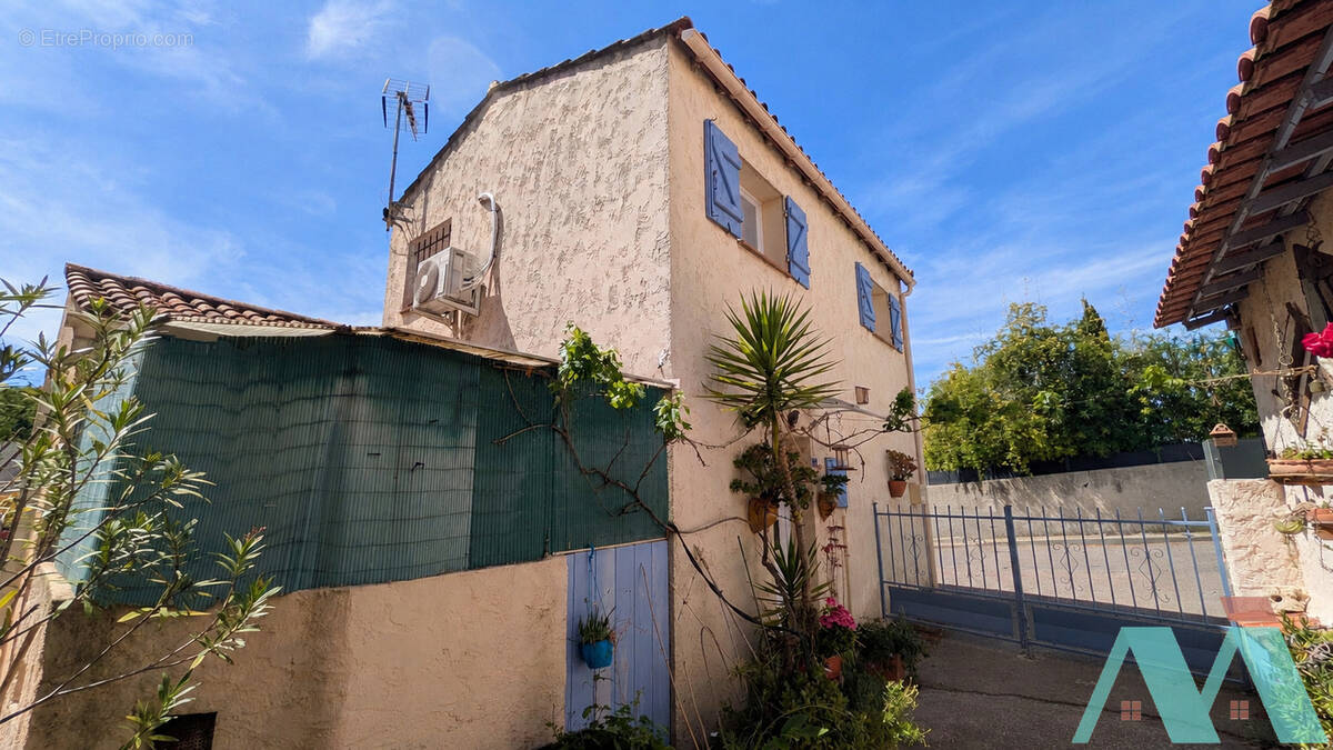 Maison à LE CASTELLET