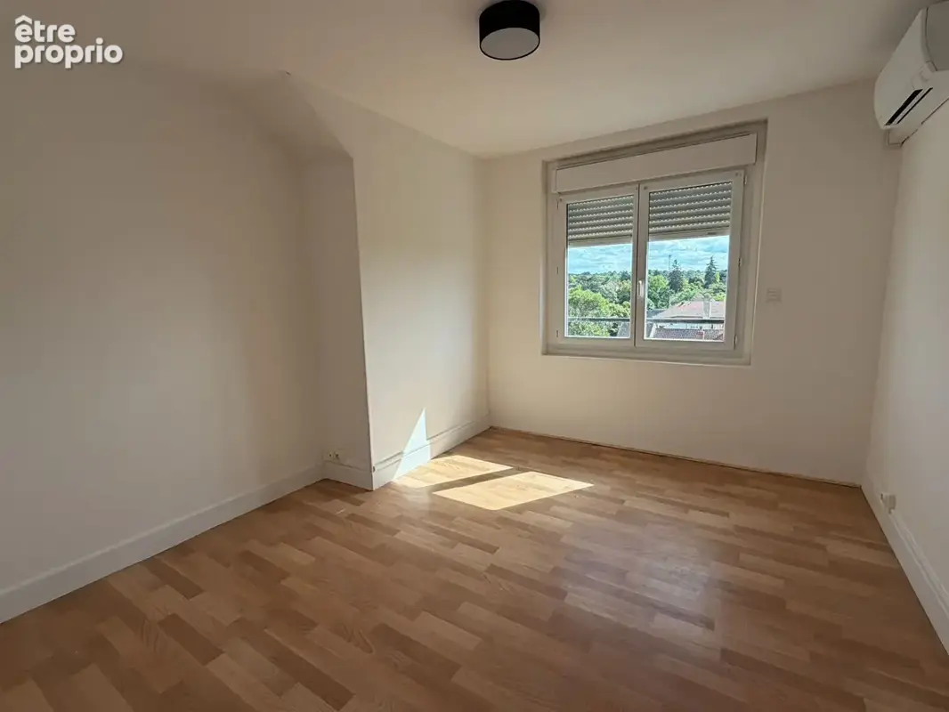 Immeuble Neris Les Bains 11 pièce(s) 246.8 m2 - photo 11
