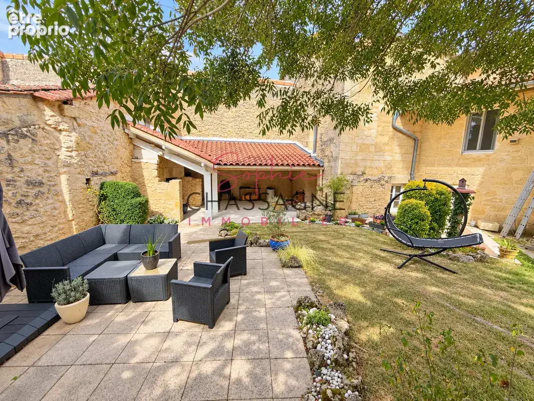 Maison en pierre de 292 m2, à 5 minutes de Branne - photo 2