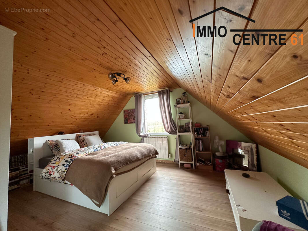 Maison d'architecte 5 chambres et un gîte de 64m2 sur un terrain de 5527m2 arboré. - photo 25
