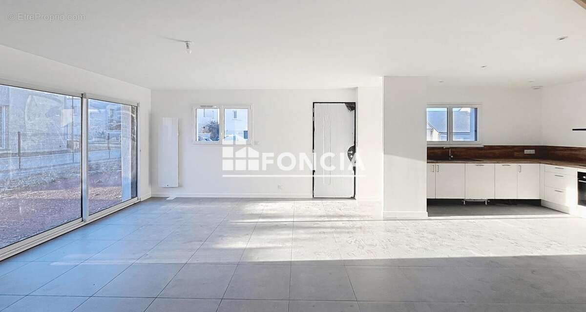 Maison à FONTAINE-ETOUPEFOUR