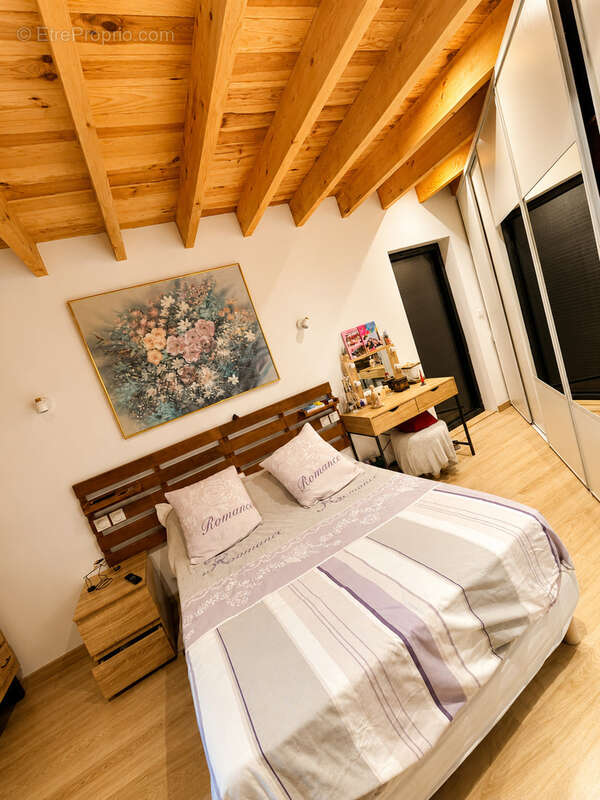 Domaine de caractère  328 m2 habitables  au cœur du Parc naturel régional du Pilat Deux bâtisses en pierre - photo 4