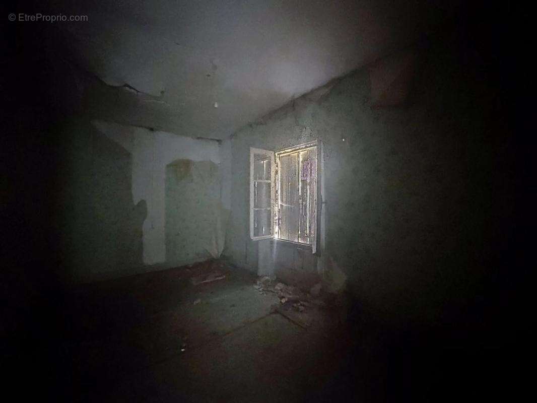 Maison à SAINT-MACAIRE-DU-BOIS