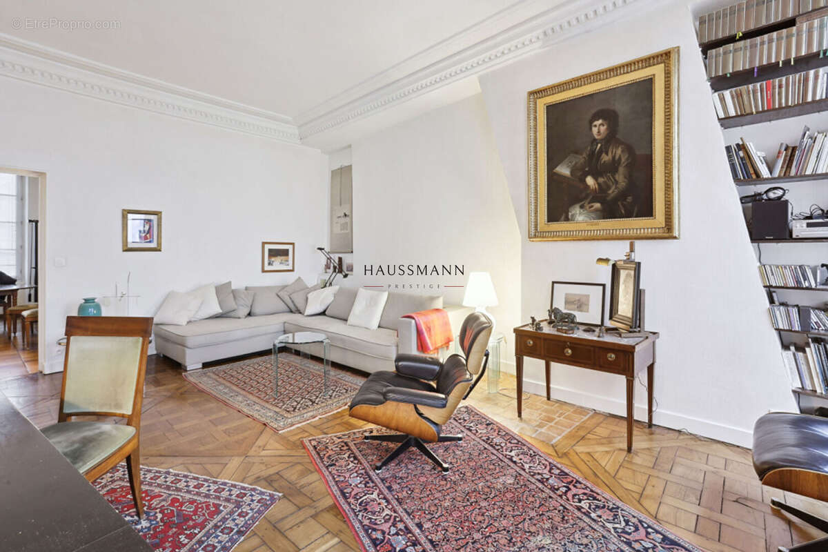 Appartement à PARIS-1E