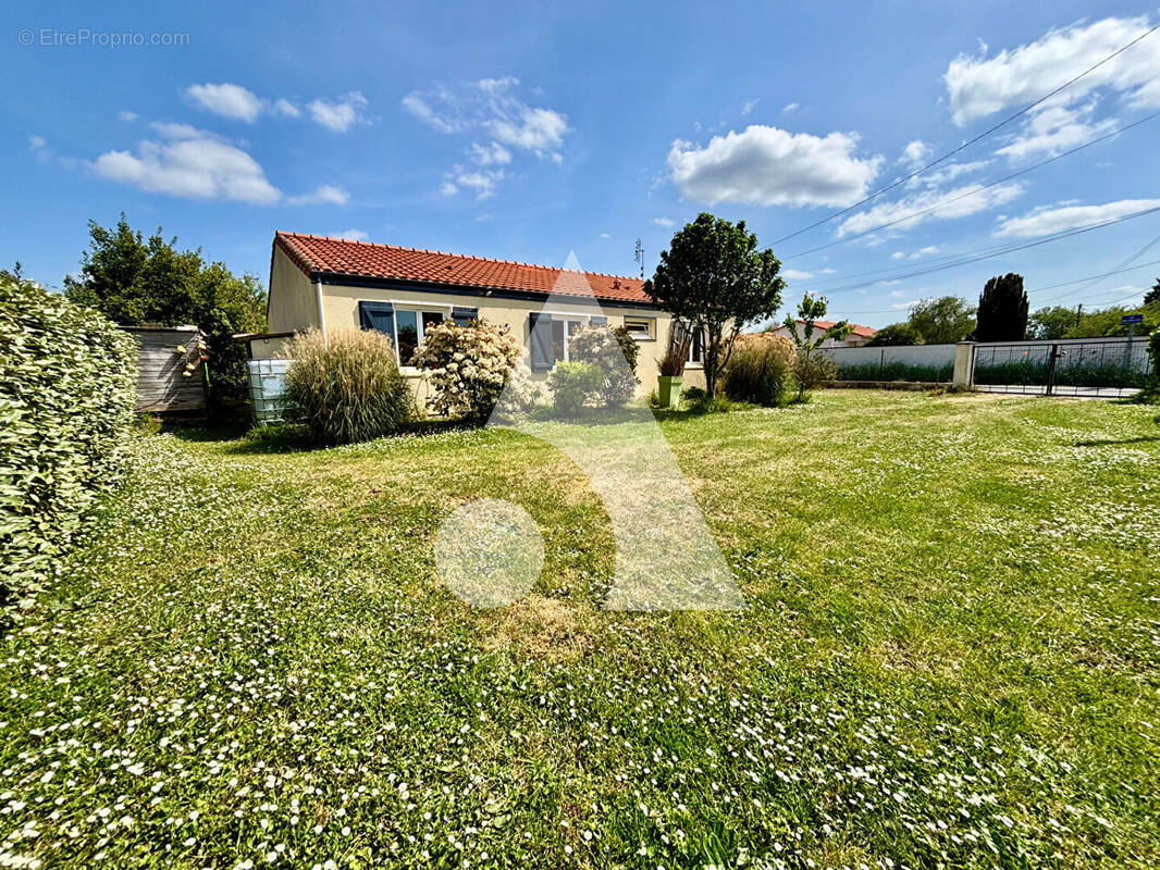 Maison à MARENNES