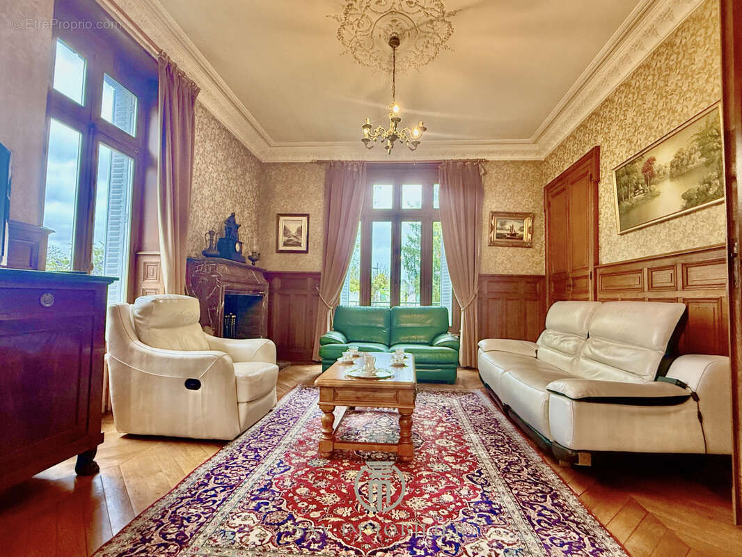 Maison à SAINT-AMAND-MONTROND