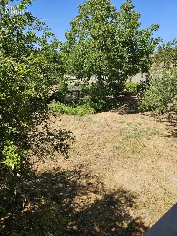 Centre de Servian Vigneronne, double jardin et grand garage - photo 5
