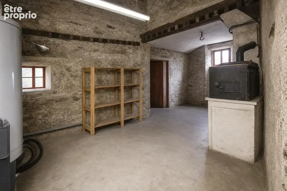 Immeuble de rapport avec 2 appartements, studio, caves et cour - photo 6