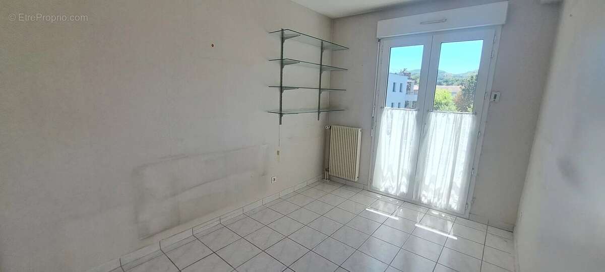EYBENS LE BOURG - T4 de 82 m2, parking privatif, poss garage - photo 6
