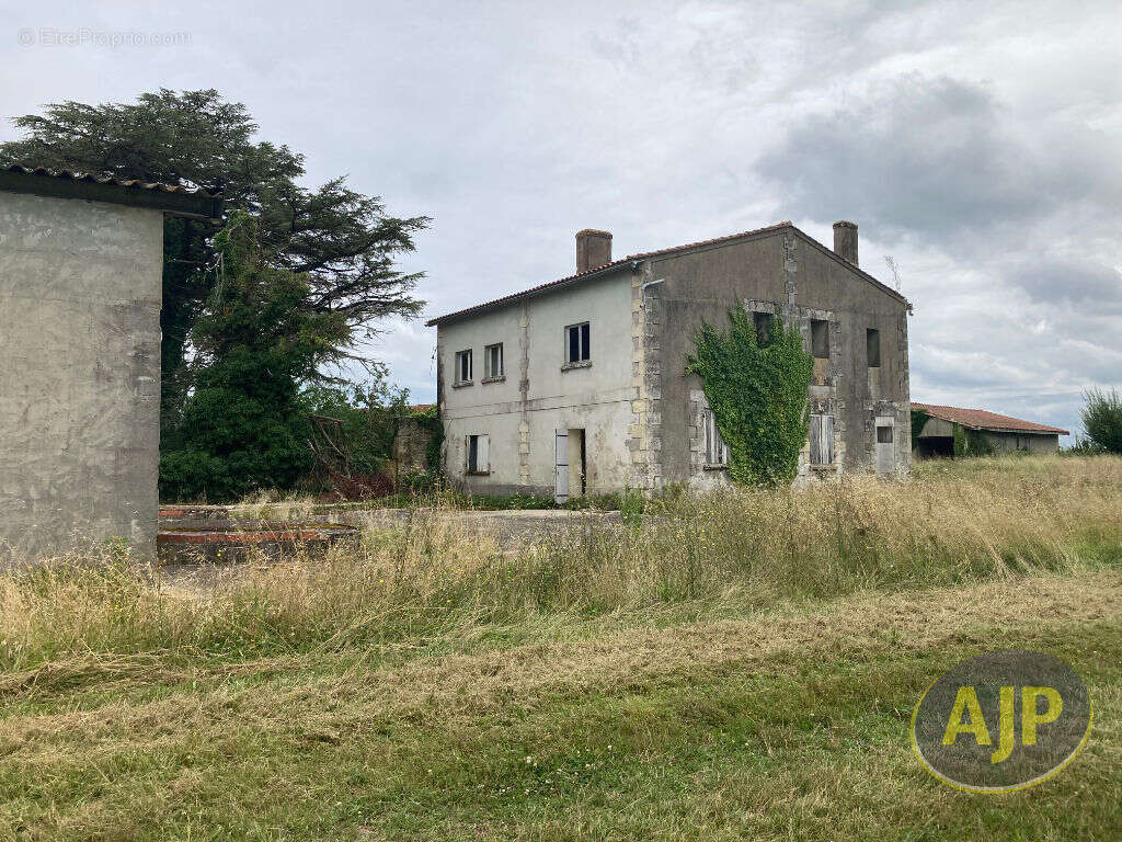 Appartement à SAINT-SEURIN-DE-CADOURNE