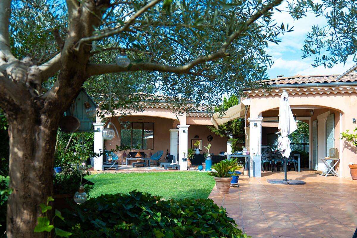 Maison à MONTBOUCHER-SUR-JABRON