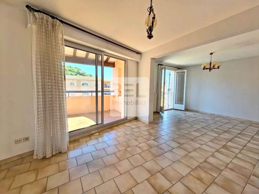 Appartement à BAGNOLS-SUR-CEZE