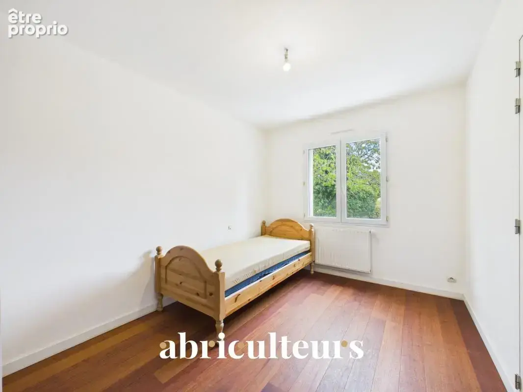 Maison de plain-pied de 140 m² - 4 chambres -5 parking - Saint-Jean-de-Boiseau (44640) - photo 9
