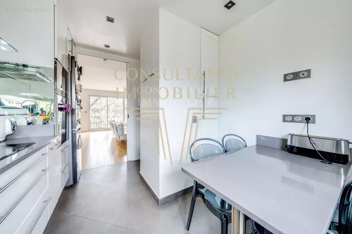 Appartement à NEUILLY-SUR-SEINE