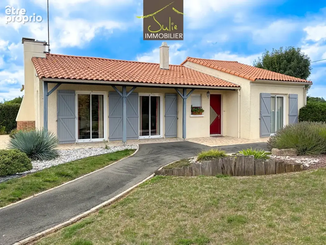 Maison à COURLAY