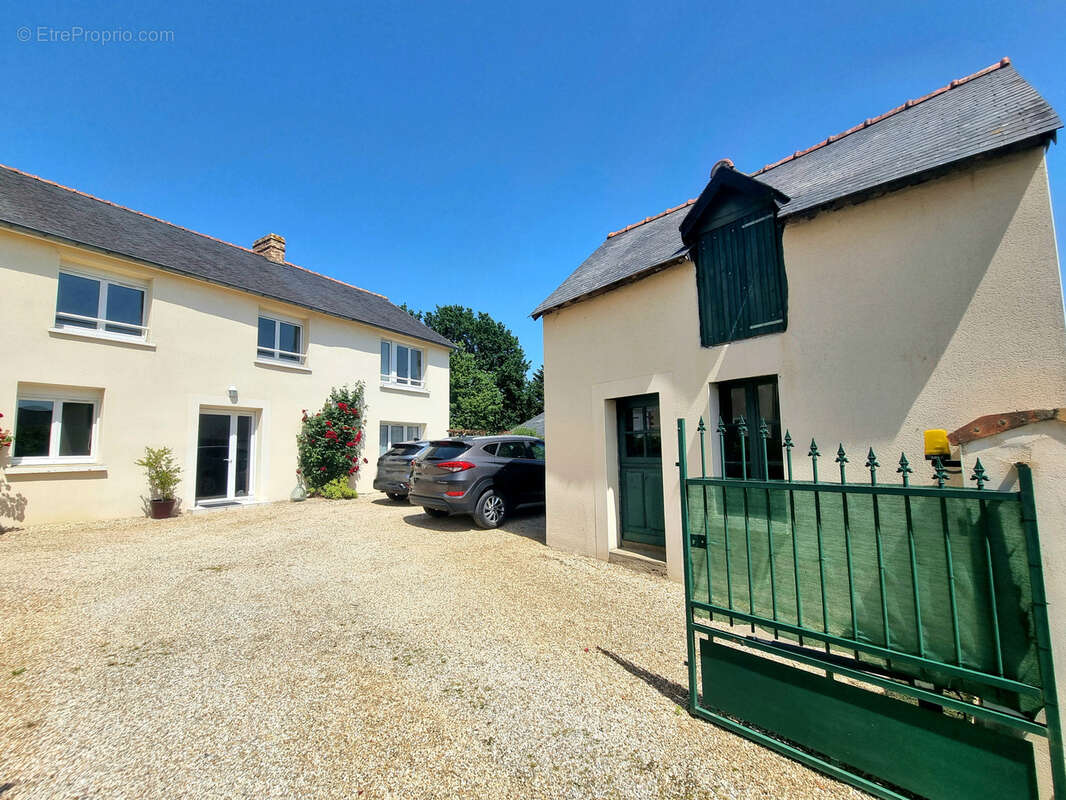 Maison à SAINT-ERBLON