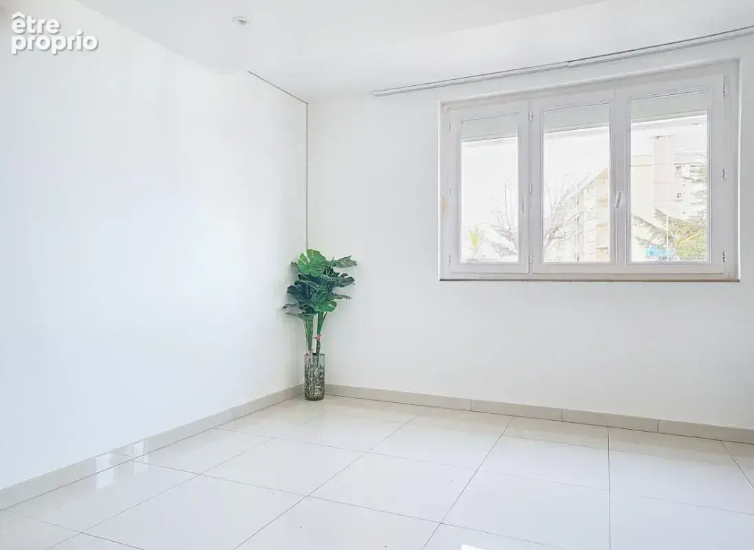 Maison - 5 Chambres - 2 Logements possibles - 2 Garages - Cave - Terrasse - Piscine - photo 2