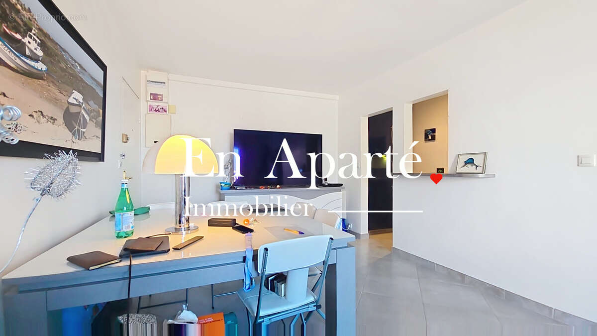 Appartement à DONVILLE-LES-BAINS