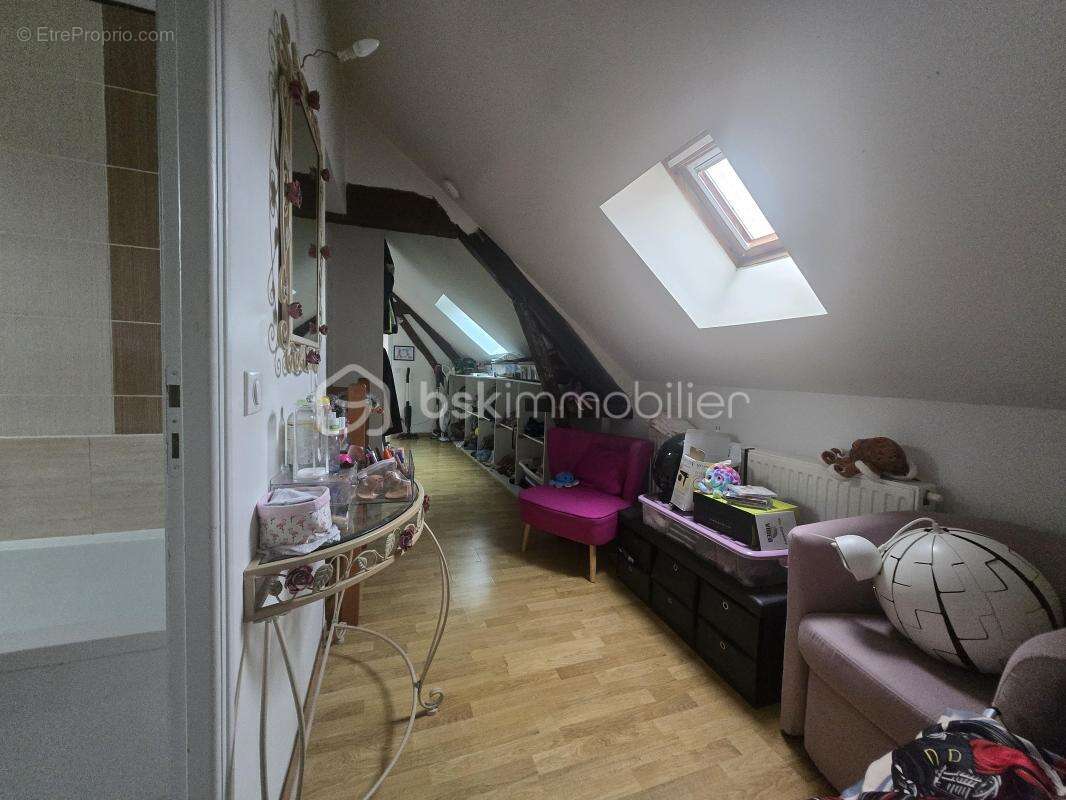 Maison à CHATENAY-SUR-SEINE