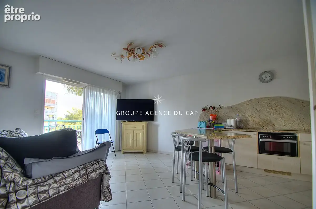 Appartement 2 pieces  climatisé en dernier etage d'une residence recente avec terrasse garage et piscine a saint raphael - photo 2