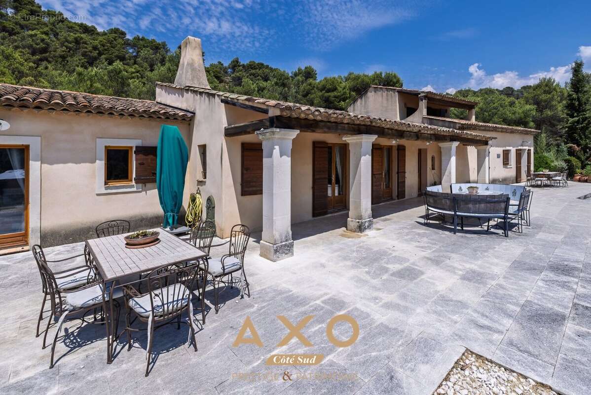 Saint marc jaumegarde - vue sainte victoire - ensemble immobilier - 2 maisons - 380 m2  - appartements - jacuzzi - spa - 2 pisci - photo 9
