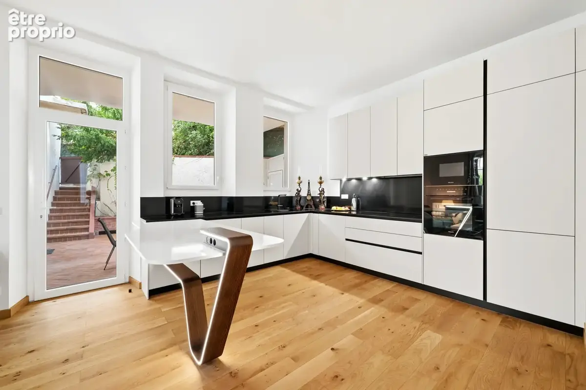 Cannes - Appartement - 182m² - Patio - Dépendance - Parking - photo 7