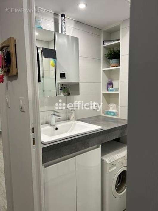 Appartement à BORMES-LES-MIMOSAS