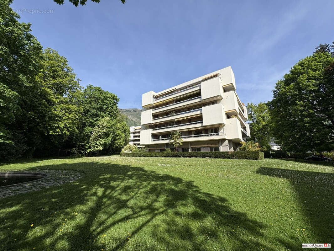 Appartement à MEYLAN