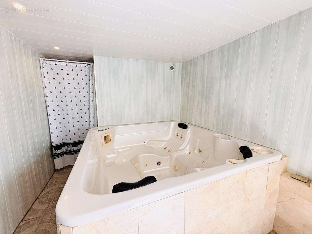 Maisons  200m2 terrain 1000m2 - photo 9