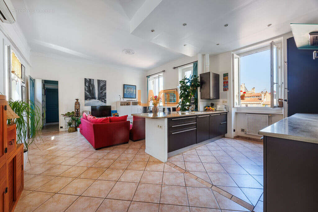 Appartement à MARSEILLE-6E