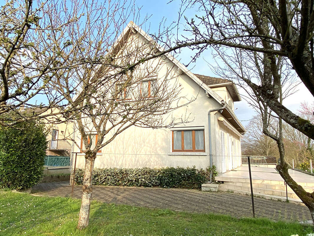 Maison à SAINT-JULIEN-DU-SAULT