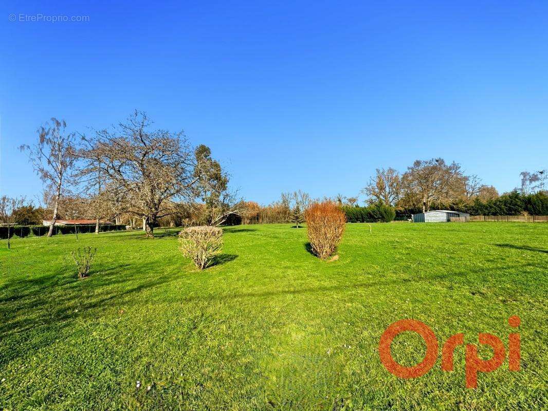 Maison à CHALIVOY-MILON