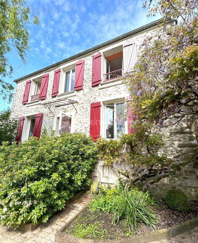 Maison à BOMBON
