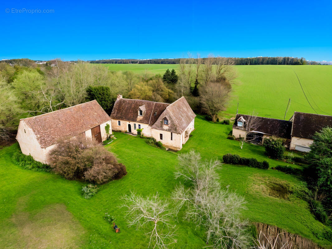 Maison à BONNETABLE