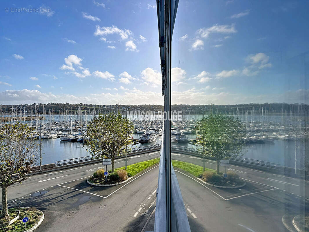 Vue  sur le Port, Vie à Pied : La Mer en Ligne d'Horizon - photo 6