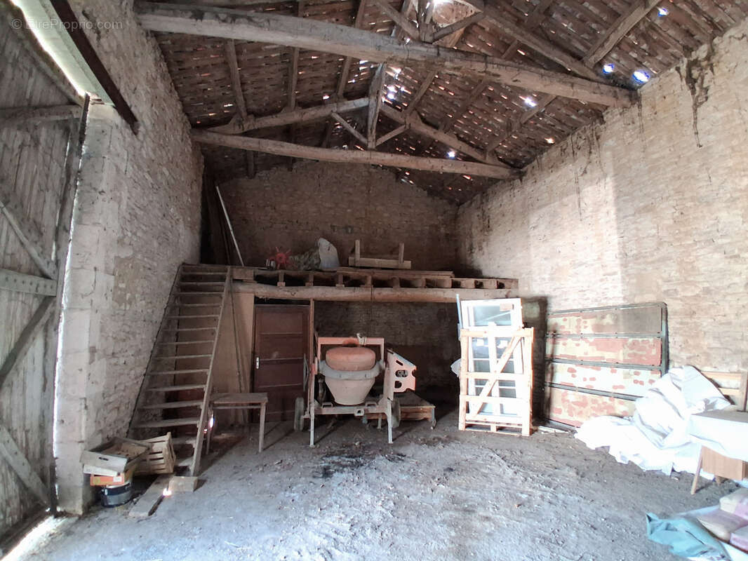 Chai en pierre à rénover   Fort potentiel   Projet habitation ou investissement - photo 2