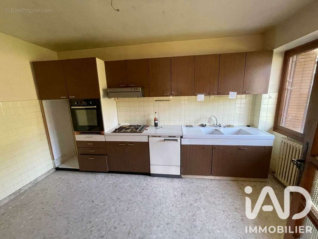 Maison 260 m² à Saint-Avre  - photo 8