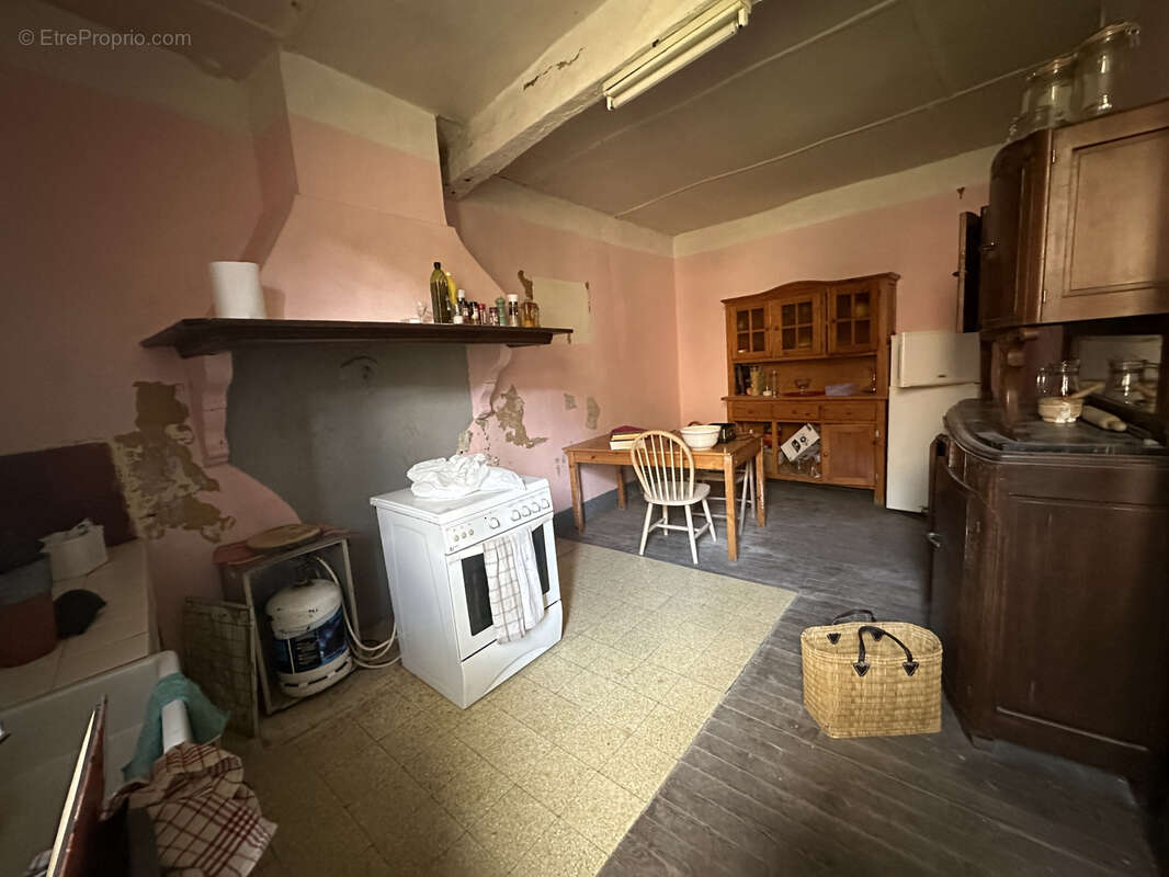 Maison de village en pierre à rénover - 220 m2 à Coustouges - photo 8