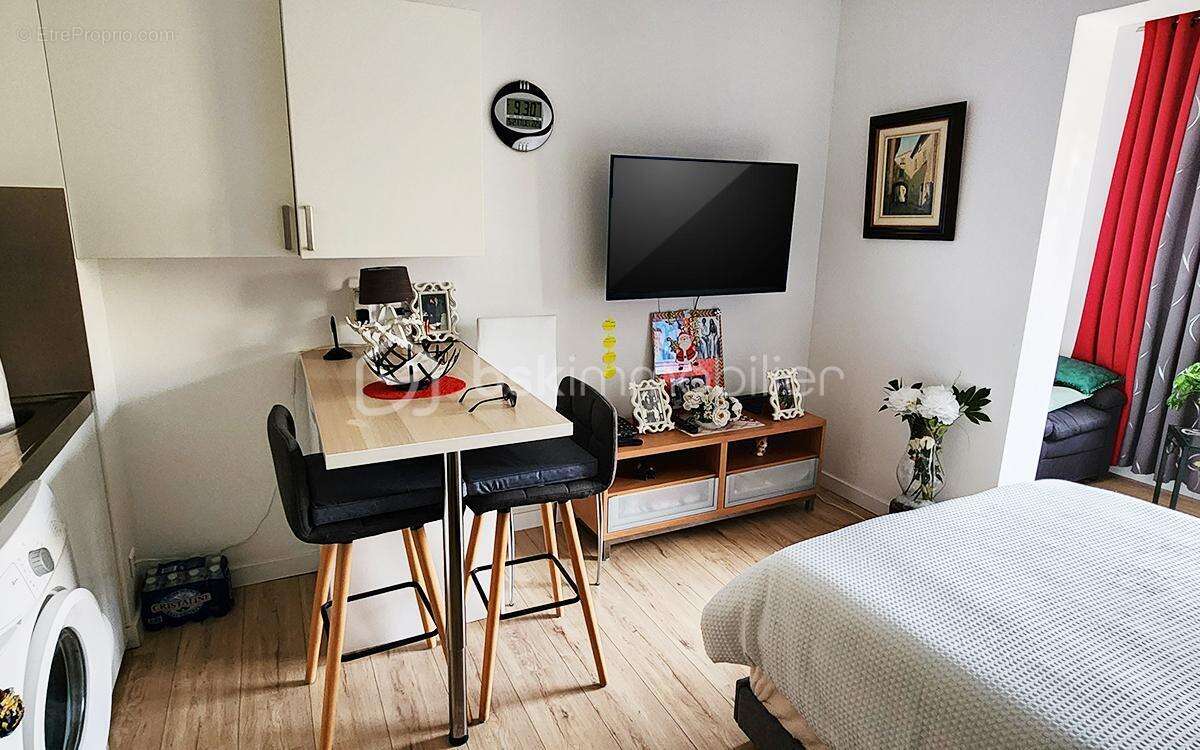 La londe les maures- studio de 19m2 avec loggia + place de parking privative - photo 5