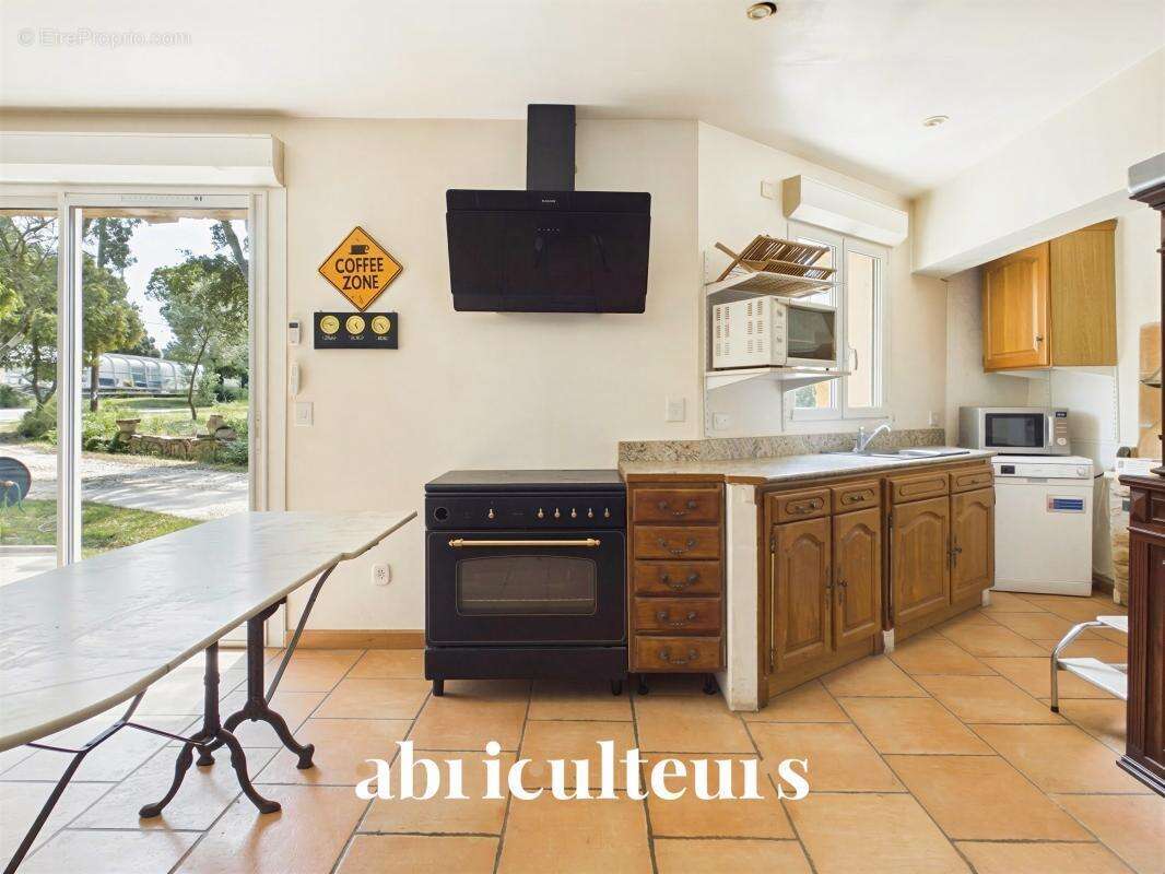 Maison en pierre de 254 m² en vente à Grans (13250) - photo 16