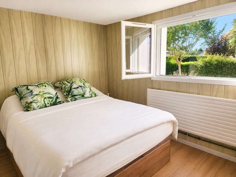 Maison familiale 5 chambres au calme, sans vis-à-vis, avec piscine et rivière en fond de jardin - photo 11