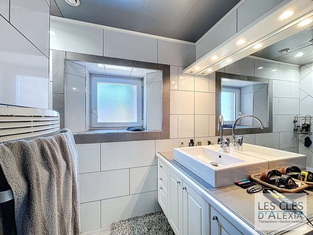 Maison à SAINT-CYR-SUR-LE-RHONE