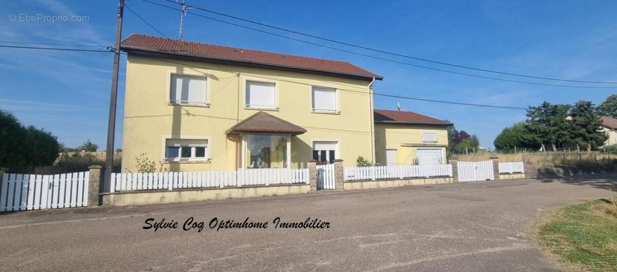 Maison à GIRONCOURT-SUR-VRAINE