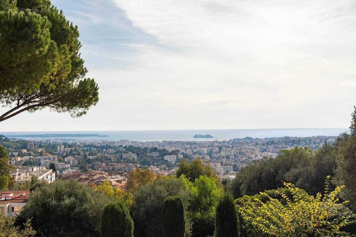 Appartement à LE CANNET