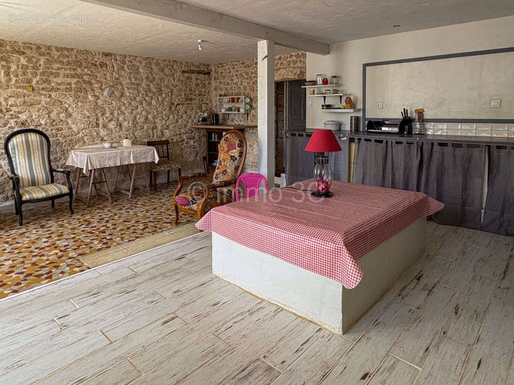 Maison en pierres avec dépendances - photo 3