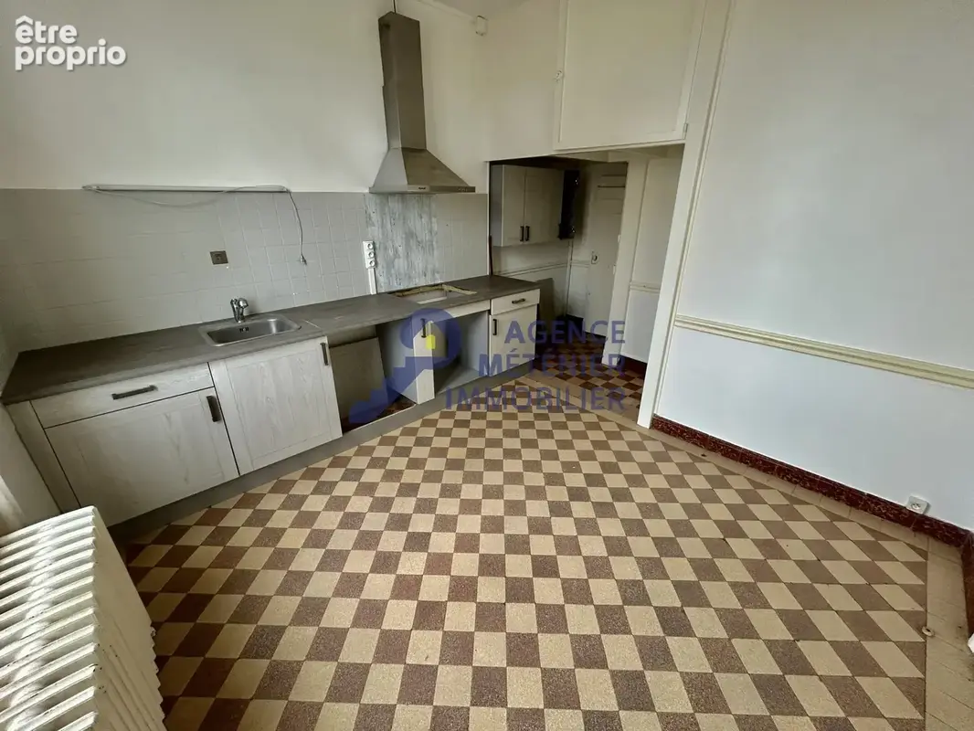 Maison avec 3 chambres, sous-sol, garage et beaux volumes à aménager - photo 8